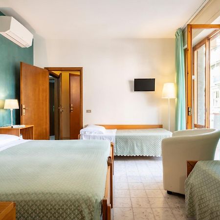 Hotel Parco Dei Pini - 100Mt Dal Mare Follonica Bagian luar foto