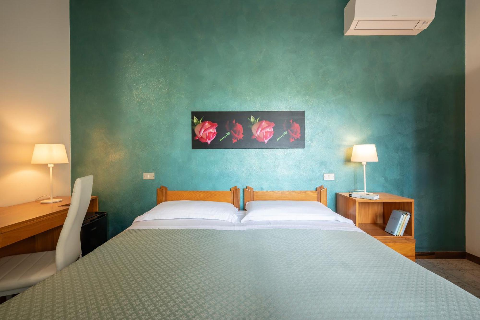 Hotel Parco Dei Pini - 100Mt Dal Mare Follonica Bagian luar foto
