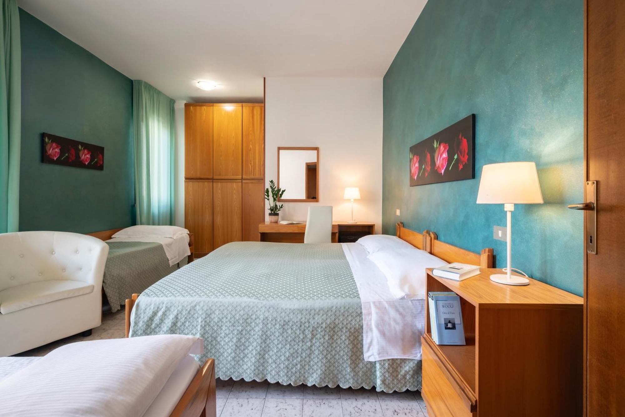 Hotel Parco Dei Pini - 100Mt Dal Mare Follonica Bagian luar foto
