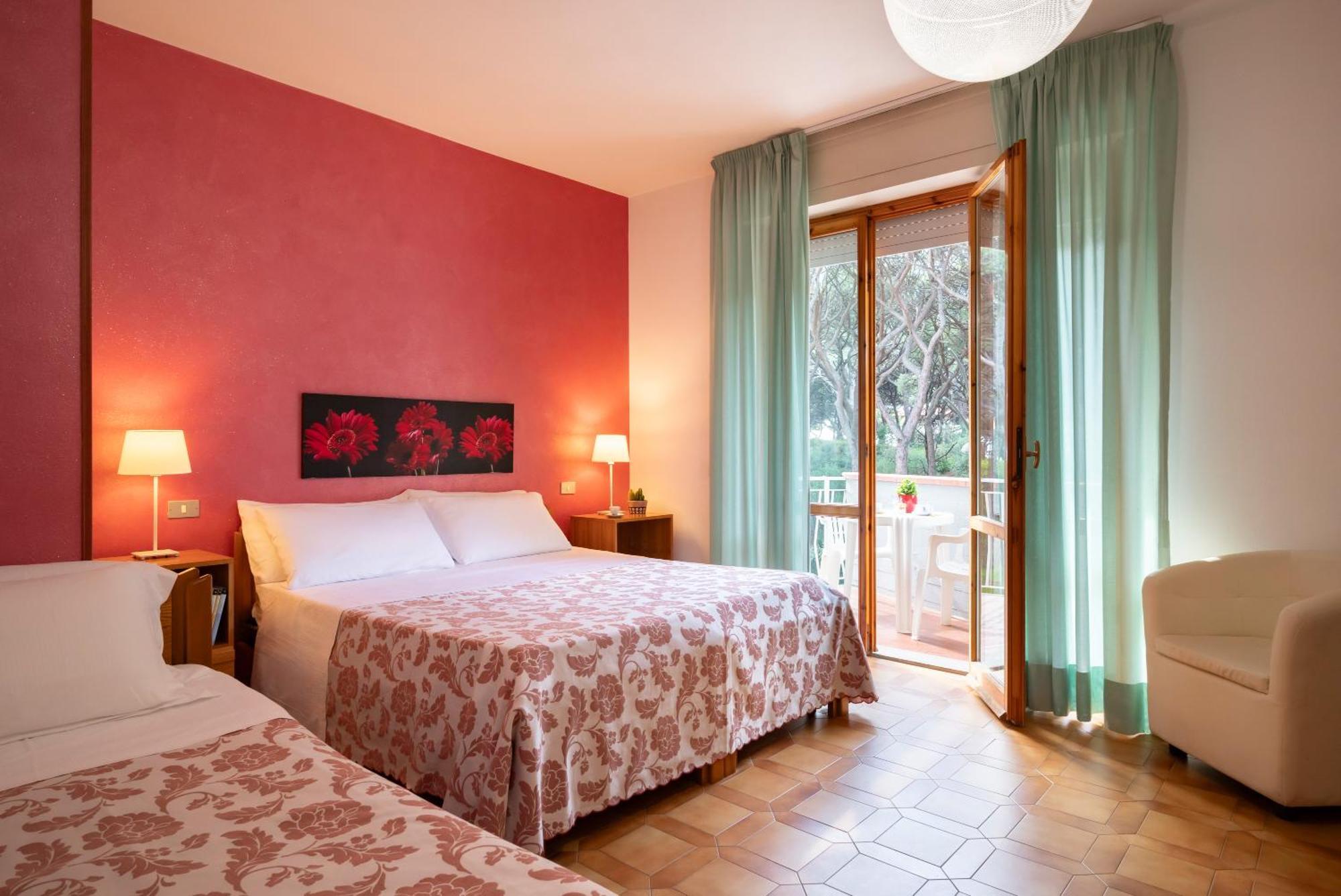 Hotel Parco Dei Pini - 100Mt Dal Mare Follonica Bagian luar foto