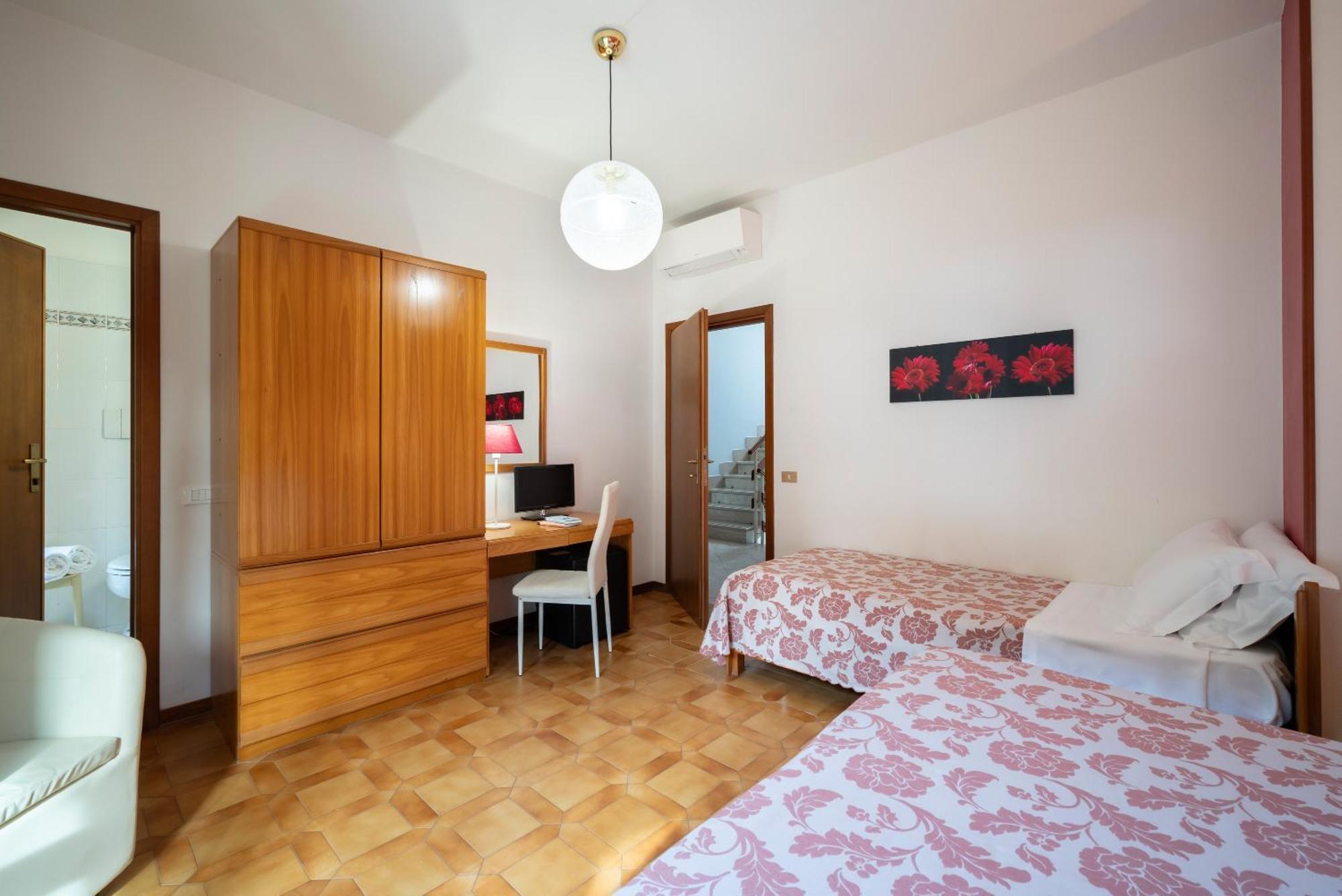 Hotel Parco Dei Pini - 100Mt Dal Mare Follonica Bagian luar foto