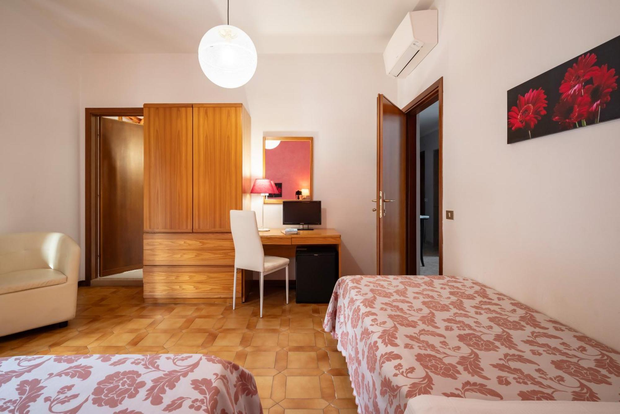 Hotel Parco Dei Pini - 100Mt Dal Mare Follonica Bagian luar foto