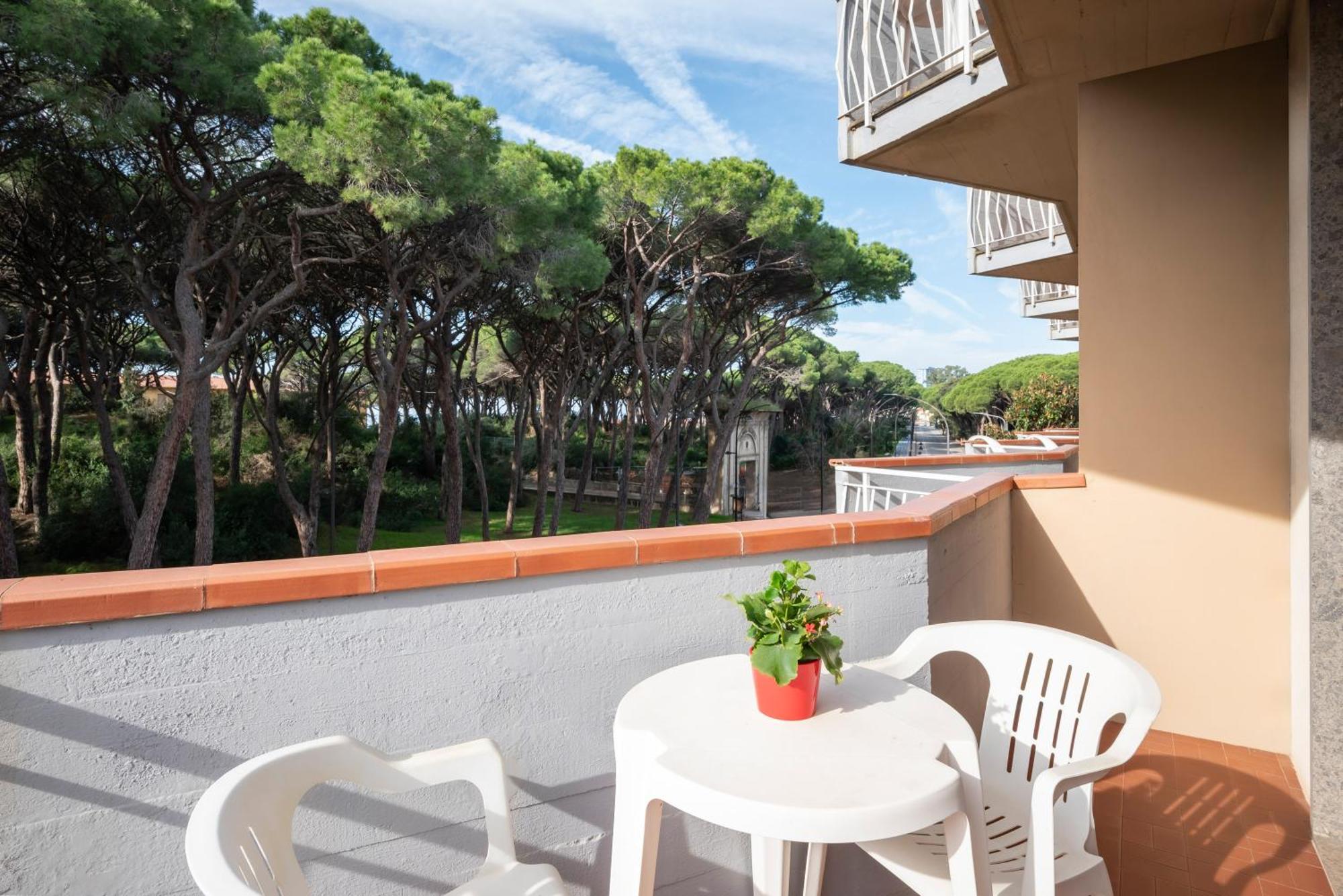 Hotel Parco Dei Pini - 100Mt Dal Mare Follonica Bagian luar foto