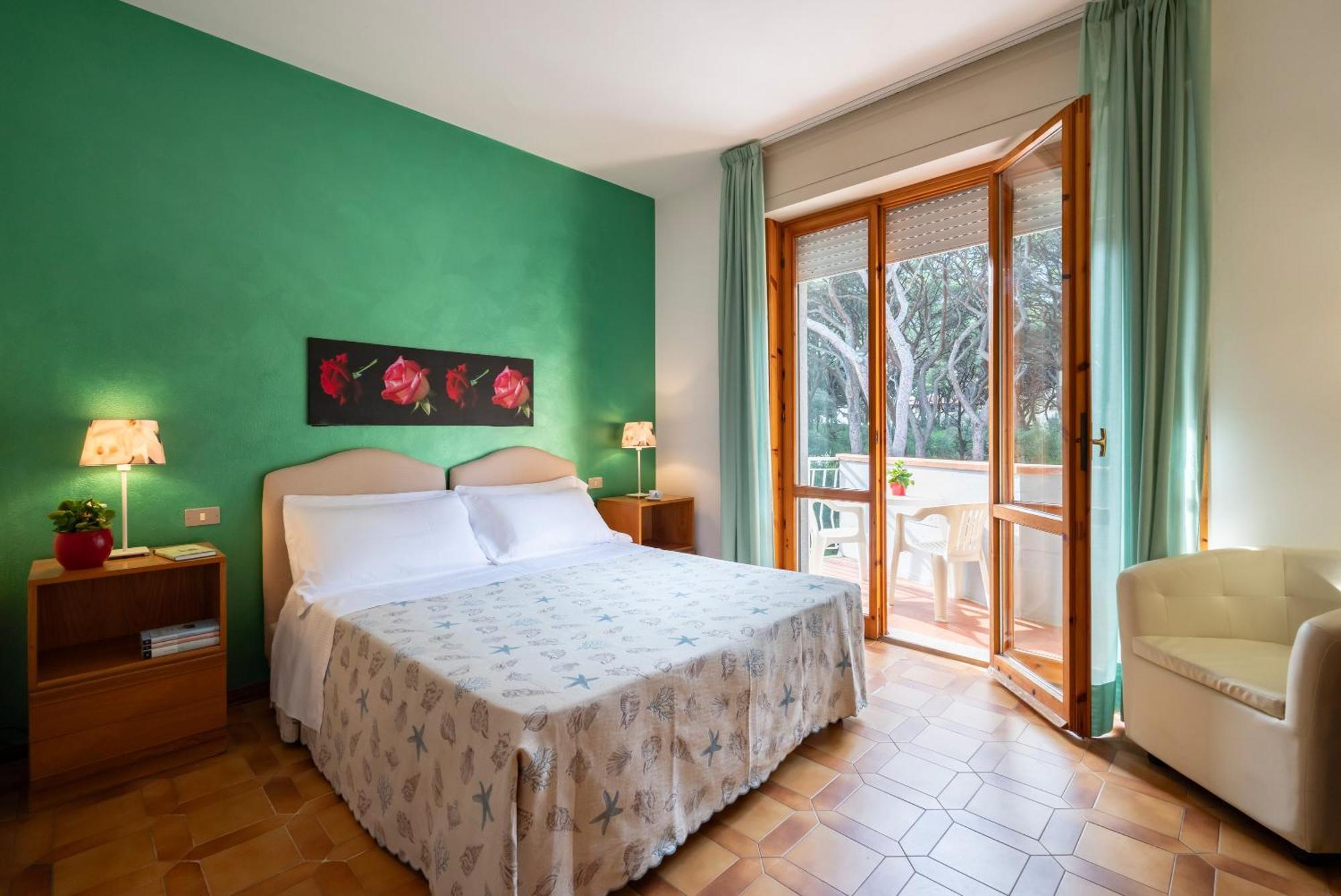 Hotel Parco Dei Pini - 100Mt Dal Mare Follonica Bagian luar foto