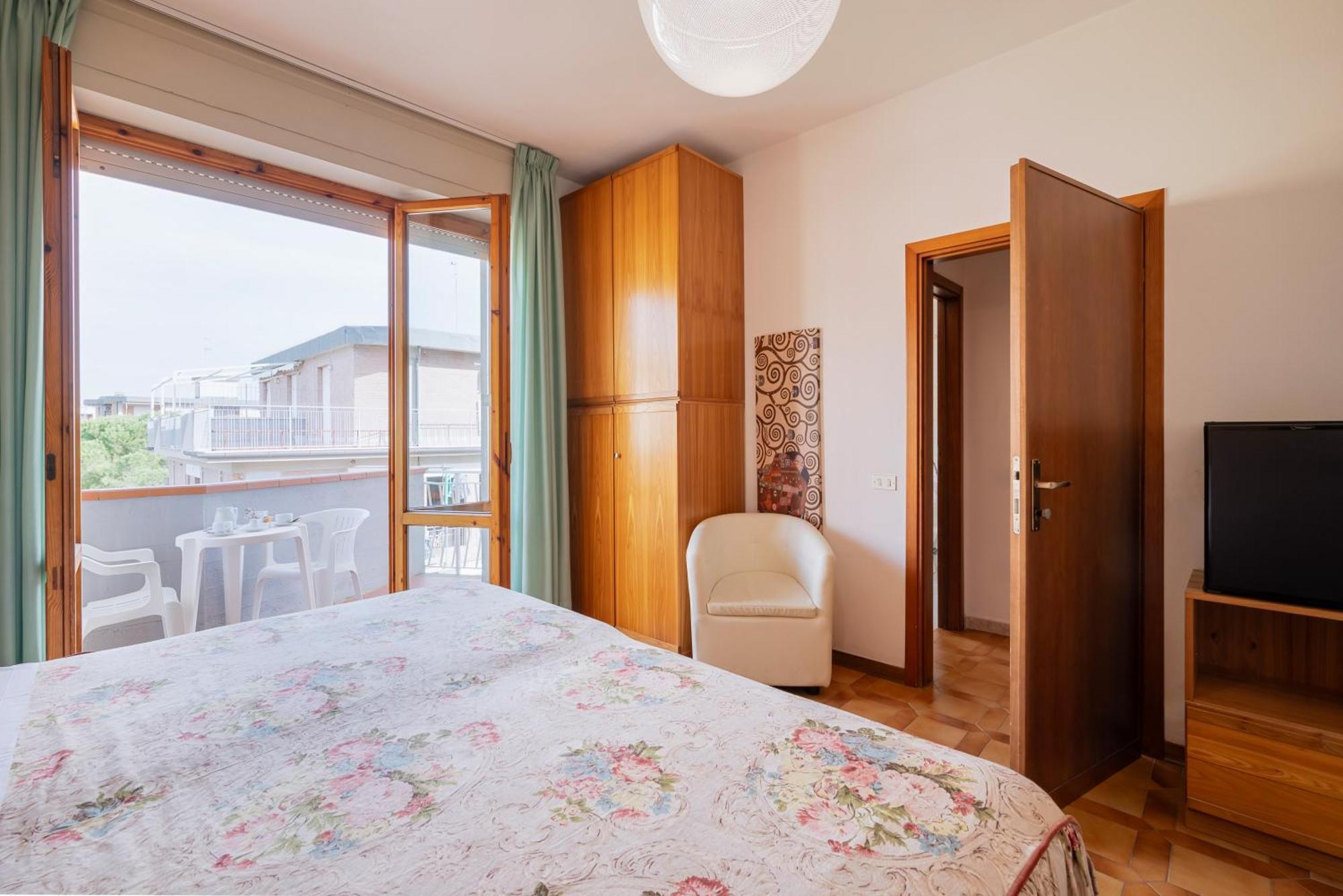Hotel Parco Dei Pini - 100Mt Dal Mare Follonica Bagian luar foto