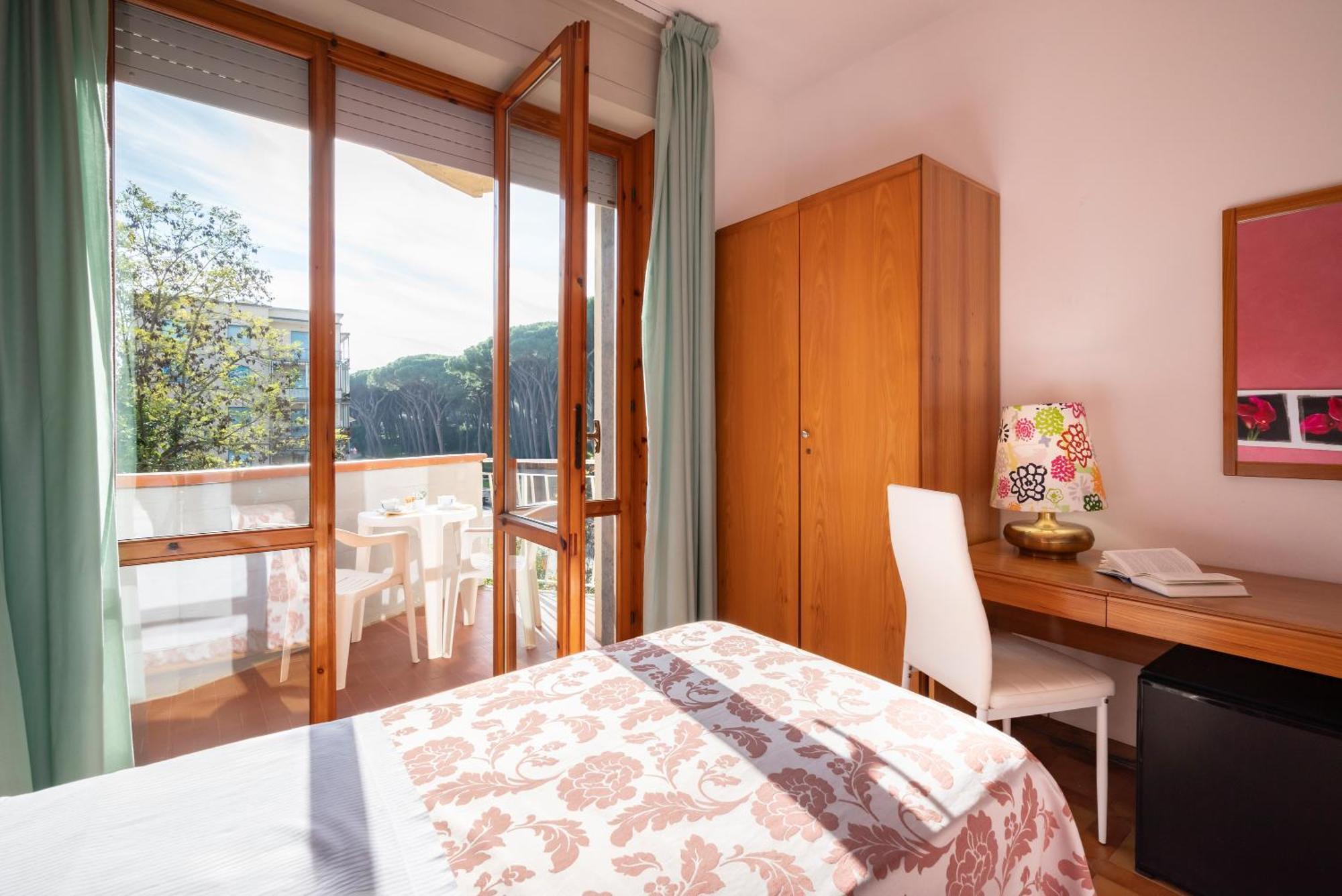 Hotel Parco Dei Pini - 100Mt Dal Mare Follonica Bagian luar foto