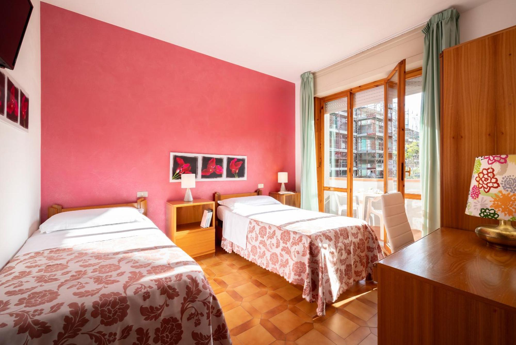 Hotel Parco Dei Pini - 100Mt Dal Mare Follonica Bagian luar foto
