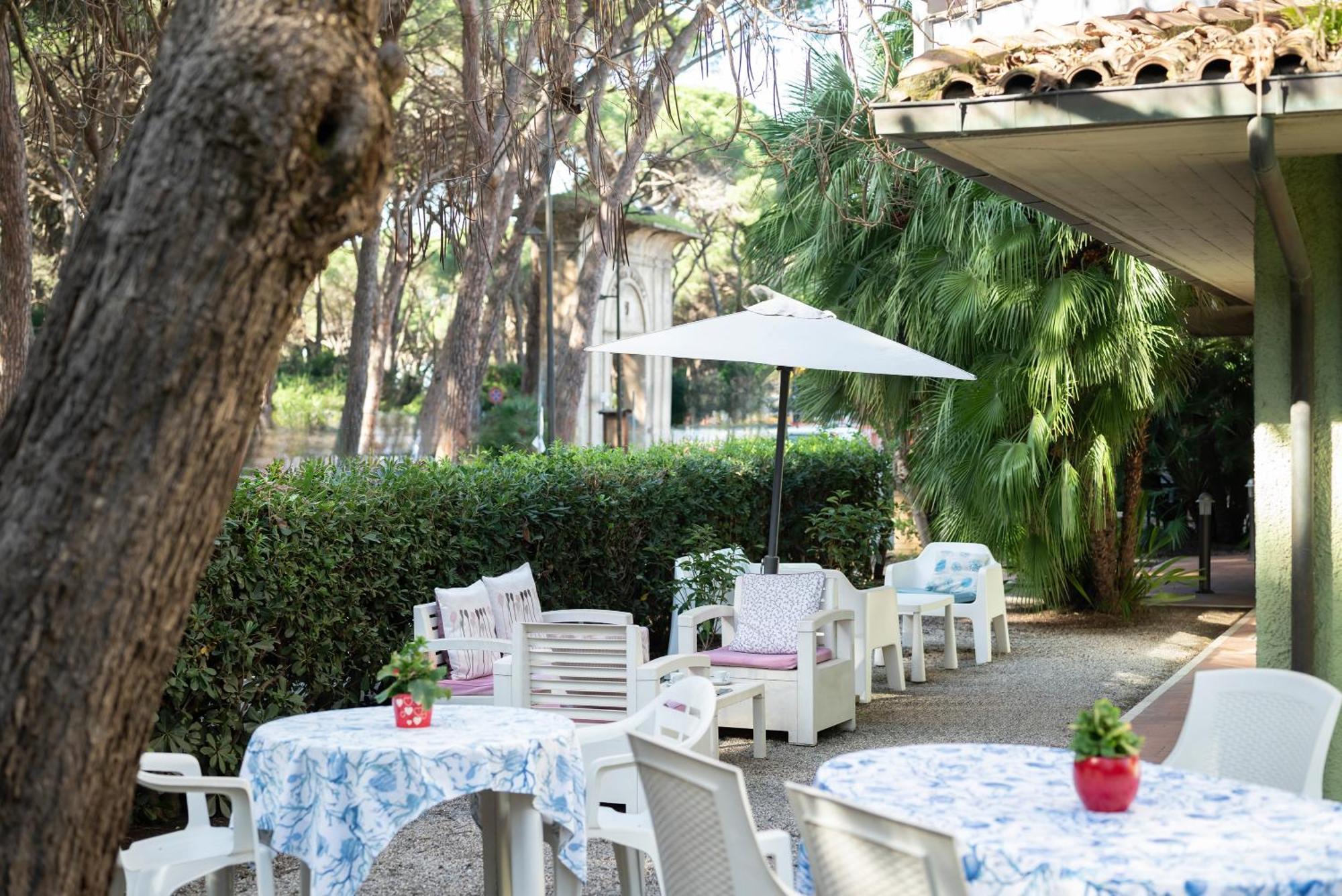 Hotel Parco Dei Pini - 100Mt Dal Mare Follonica Bagian luar foto
