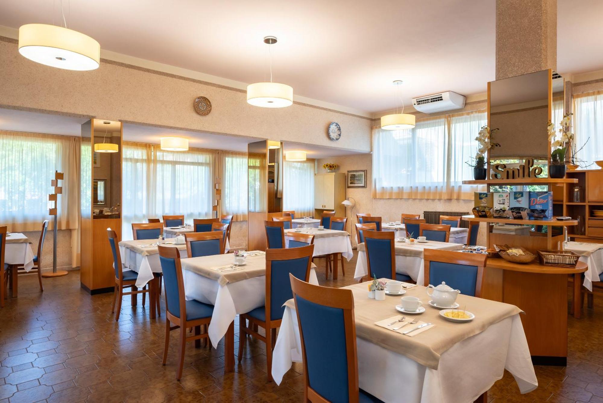 Hotel Parco Dei Pini - 100Mt Dal Mare Follonica Bagian luar foto