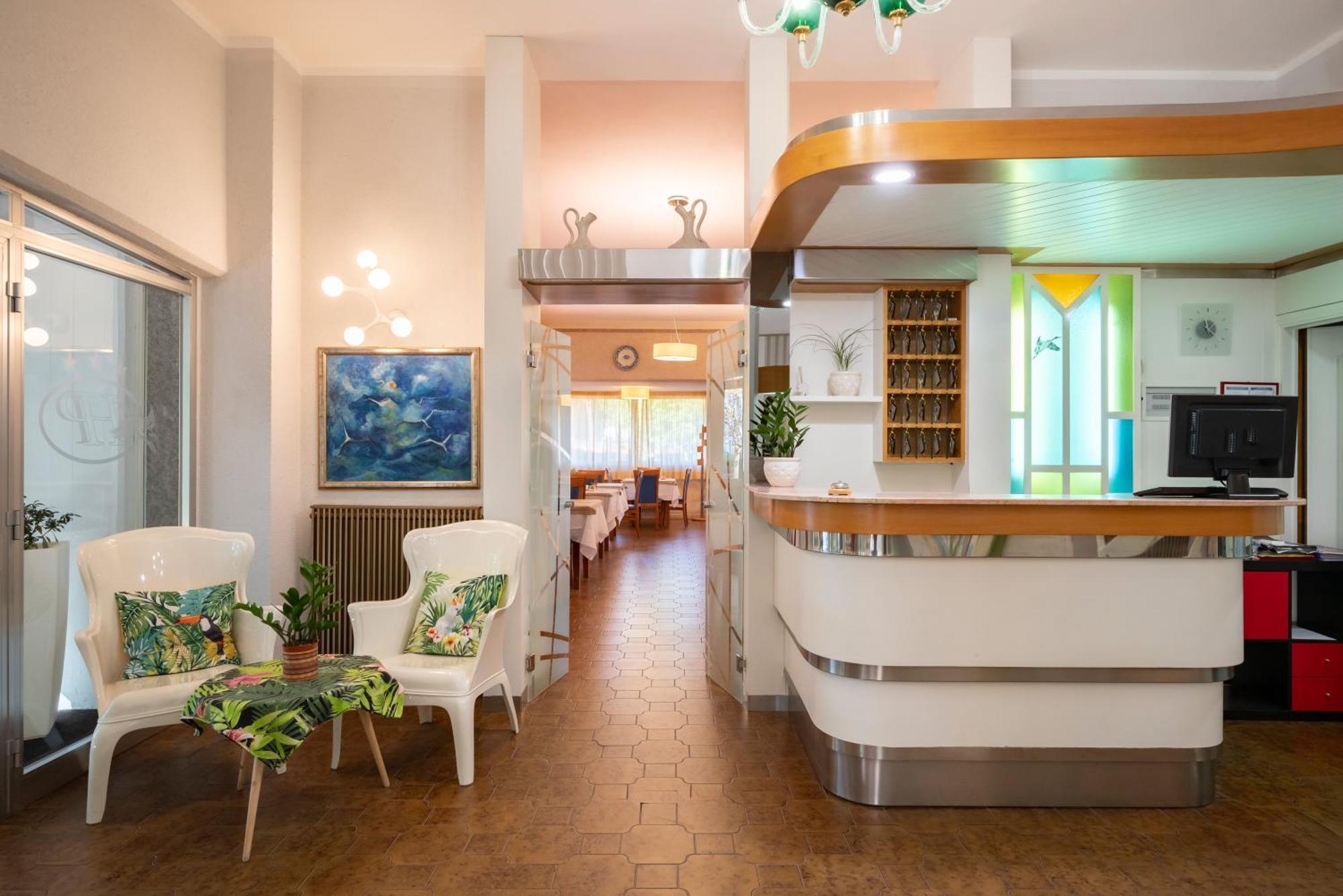 Hotel Parco Dei Pini - 100Mt Dal Mare Follonica Bagian luar foto