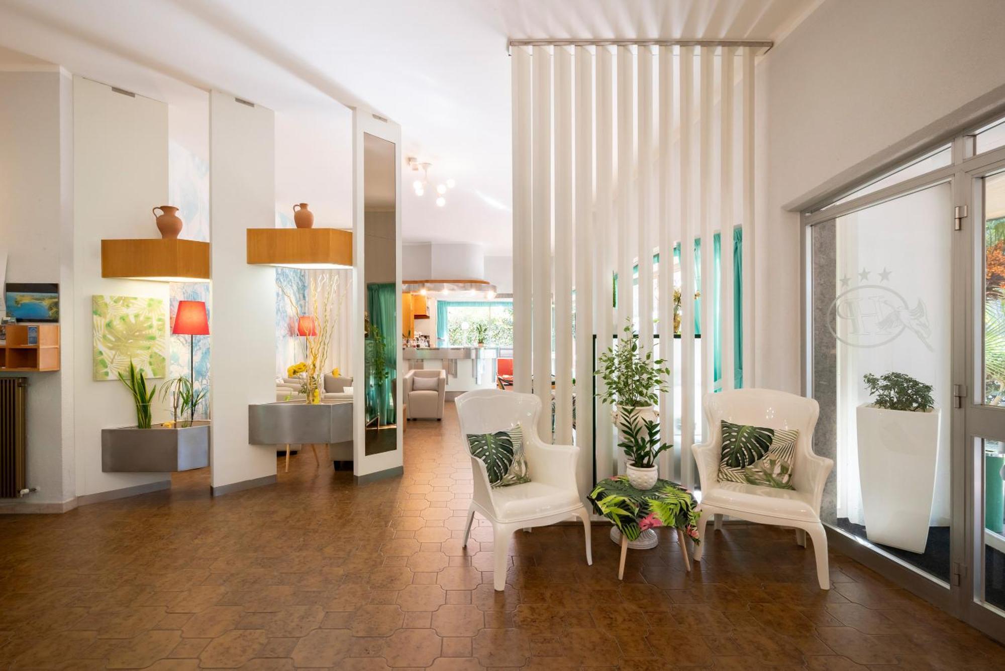 Hotel Parco Dei Pini - 100Mt Dal Mare Follonica Bagian luar foto